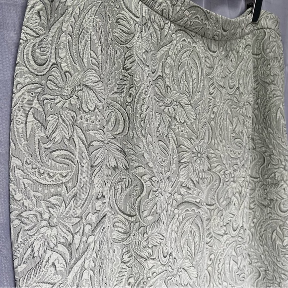 Penningtons Floral Skirt with Detailed material‎ - Picture 4 of 11